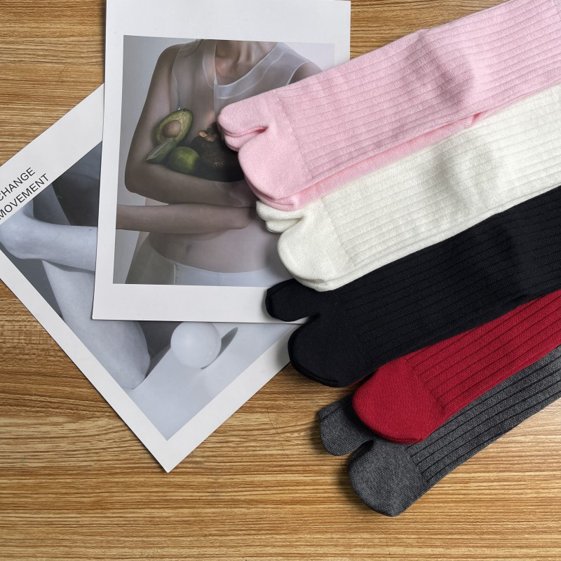 Wide Vertical Stripe Double Ne - Toe Sock Split recension och pris